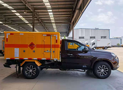 凌河爆破器材运输车